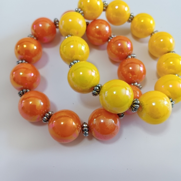 CLEARANCE SALE!! Vintage Yellow and Orange Beaded Stretch Bracelet Set. - Picture 3 of 5